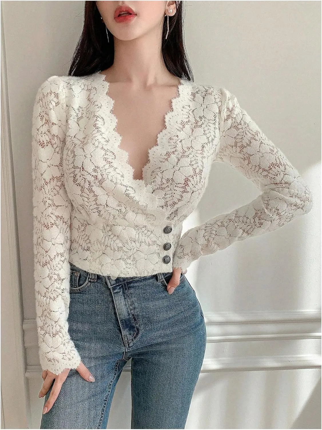 Floerns Women's Scallop Trim V Neck Blouse Tops Elegant Lace Long Sleeve Crop Tops